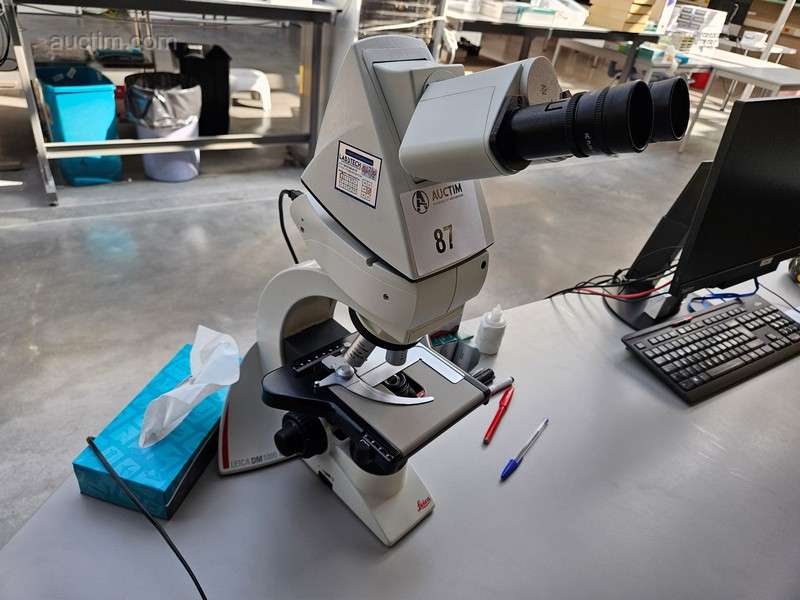 Leica light microscope