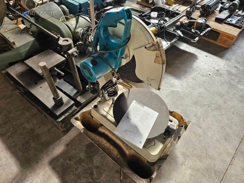 Bruska na krátké řezy Makita 2414B