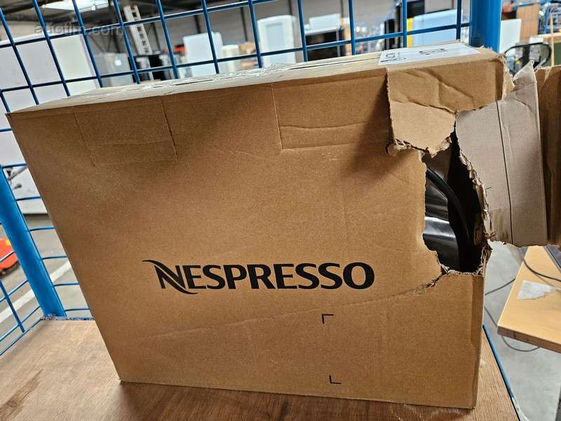 Espresso kávovar Nespresso YY2903FD
