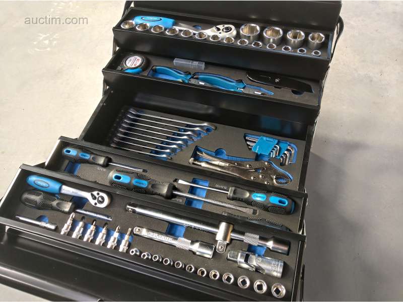 1 Tool box filled professional 86-piece...