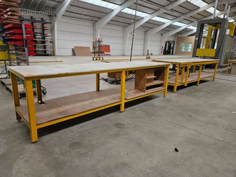 různé pracovní stoly s dřevěnou deskou (9x) NN