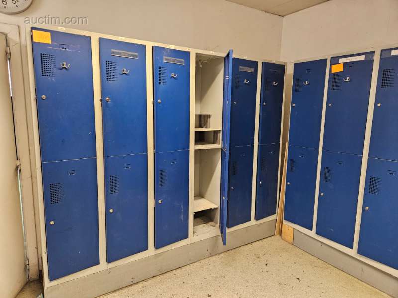 running meter locker cabinets (27x) NN