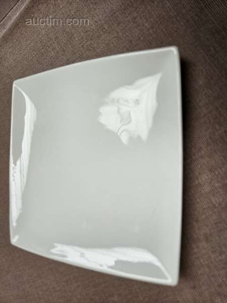 (approximately) Porcelain square dessert plates (68x)
