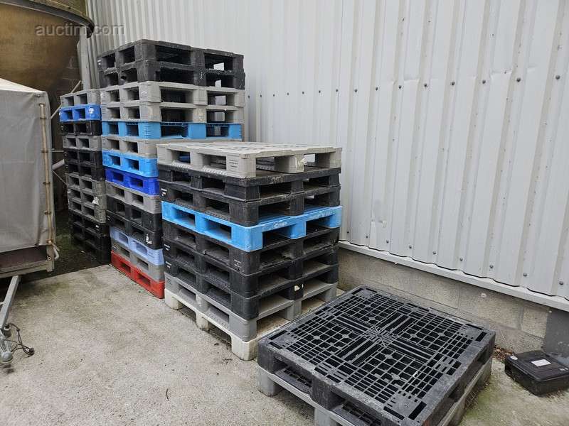 (aproximadamente) varios palets de PVC de intercambio (363x) CHEP,...