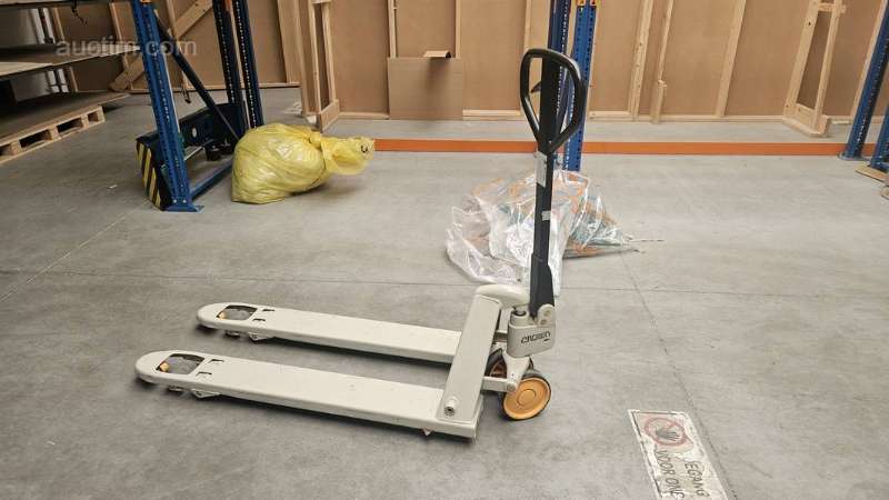 1 manueller Palettenhubwagen CROWN PTH50-20-45SP00D 2300K...