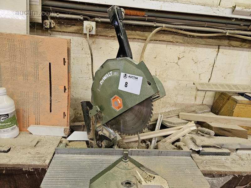 Piła ukosowa DEWALT