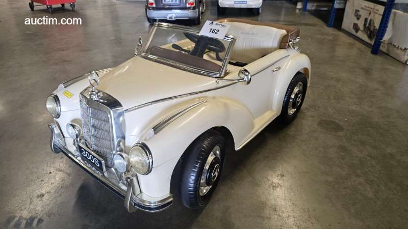 Mercedes 300S electric children's car