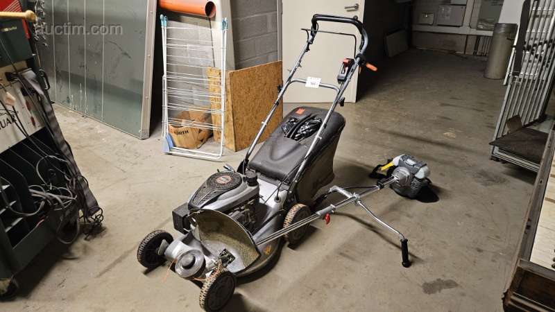 Various garden machines (2x) including WORTH and...
