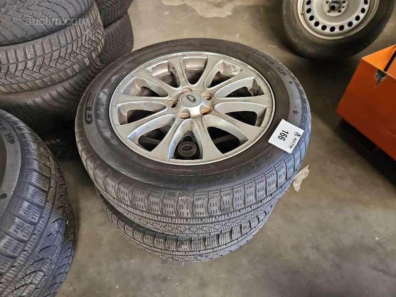 winter tires on rim (4x) LAND ROVER