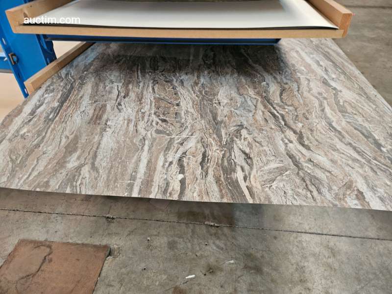 šarže různých laminátových listů včetně duropalu