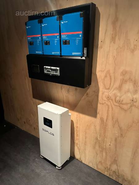 1x ESS 24kVa 3 fáze - 19,2kW výkon měniče...