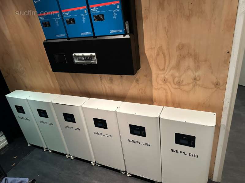 1x ESS 24kVa 3 fáze - 19,2kW výkon měniče...