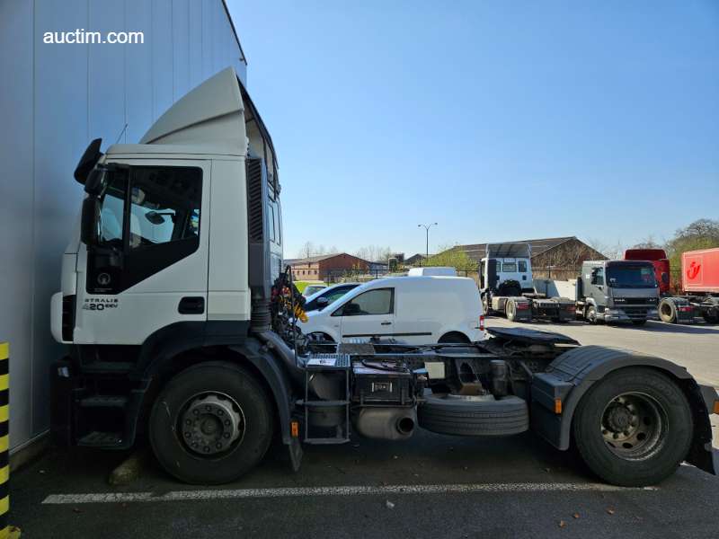 Iveco Stralis 420 EEV Standardní tahač 2013