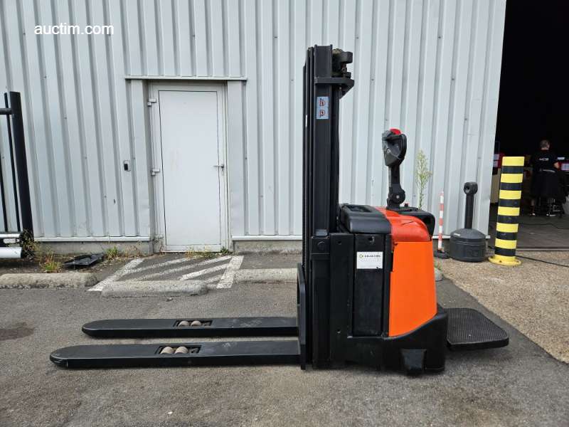 BT SPE125L Electric stacker