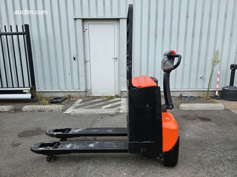 Toyota LWE180 Electric pallet truck