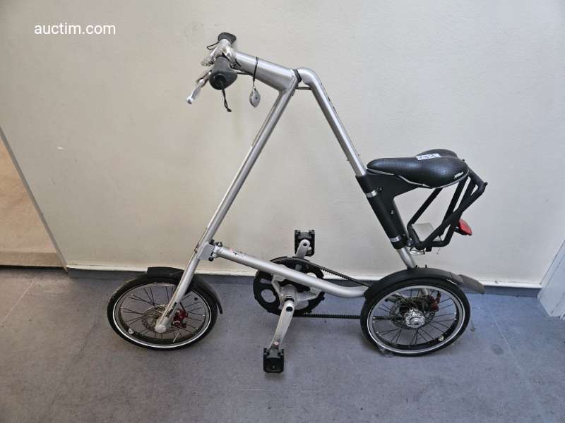 Bicicleta plegable Strida Ambassador.