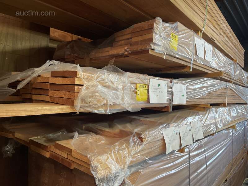 Aprox. 49 tablones de madera dura de cedro rojo asiático...