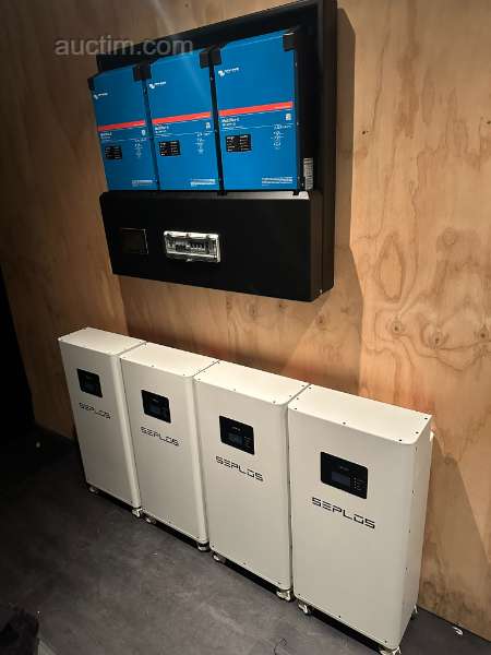 1x ESS 24kVa 3 fáze - 19,2kW výkon měniče...