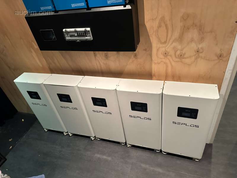 1x ESS 24kVa 3 fáze - 19,2kW výkon měniče...