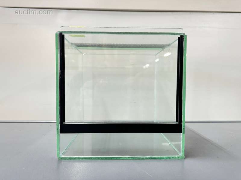 Glasterrarium mit Schiebetür, wvp € 39,-