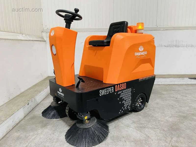 Daewoo DAS 80 ajettava lakaisukone 2025