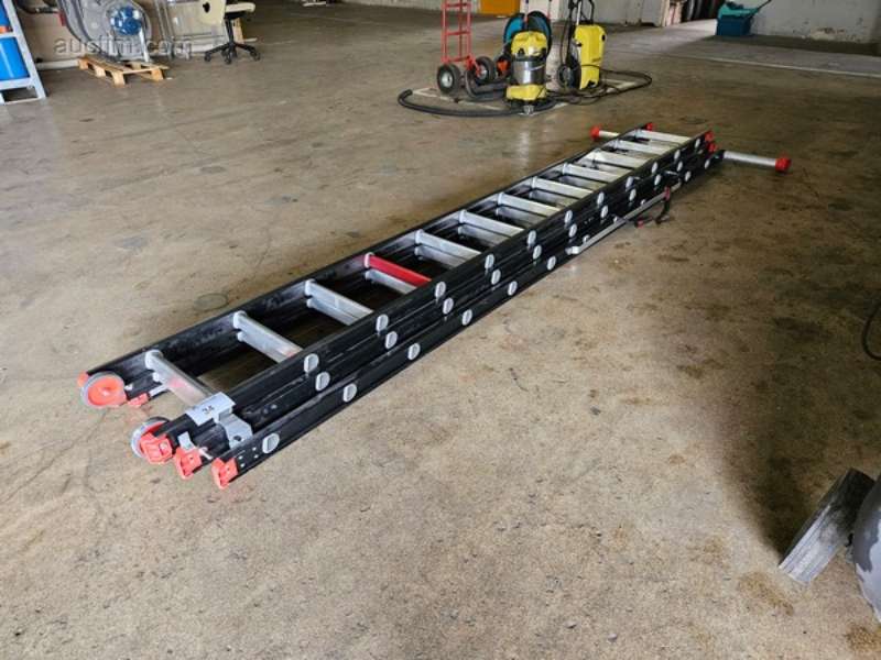 three-part aluminum sliding ladder Altrex...