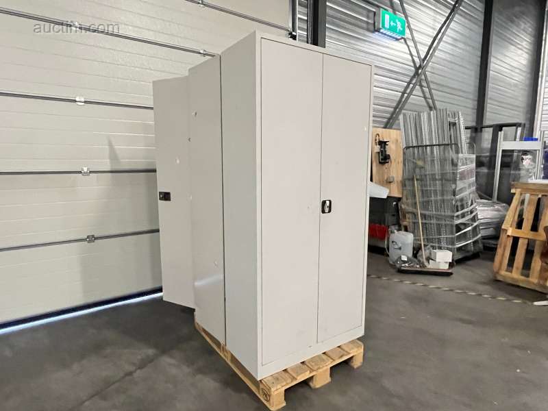 2x Stalen werkplaatskast. Exclusief inhoud