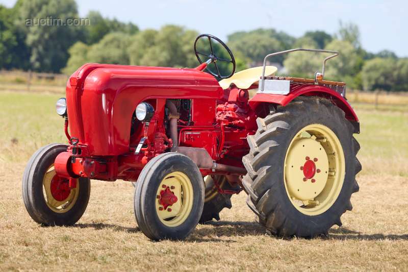 Oldtimer tractor Porsche Diesel A122 1956