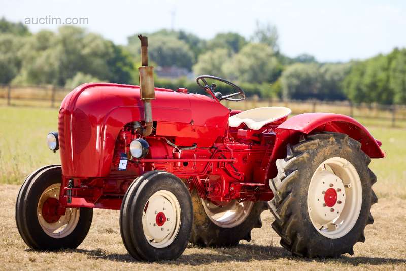 Oldtimer tractor Porsche Diesel Standard 217 1962