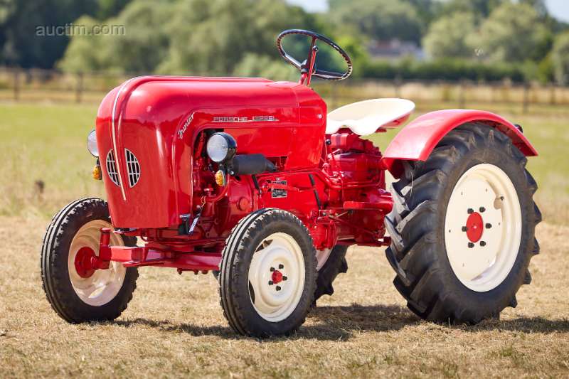 Oldtimer tractor Porsche Diesel Junior 108 1959