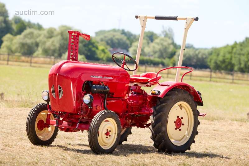Oldtimer tractor Porsche Diesel Junior 108 1959