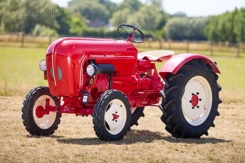Oldtimer tractor Porsche Diesel Junior 108 1960