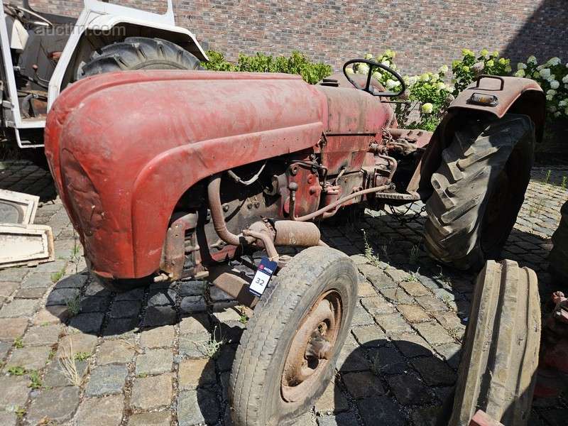 Oldtimer tractor Porsche Diesel 329 Super Export...