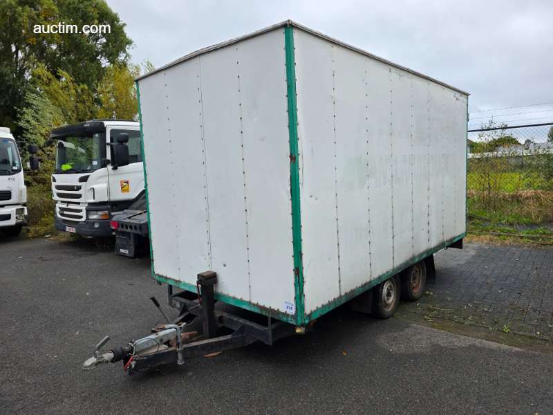 Closed trailer Valcke A1250B 1982