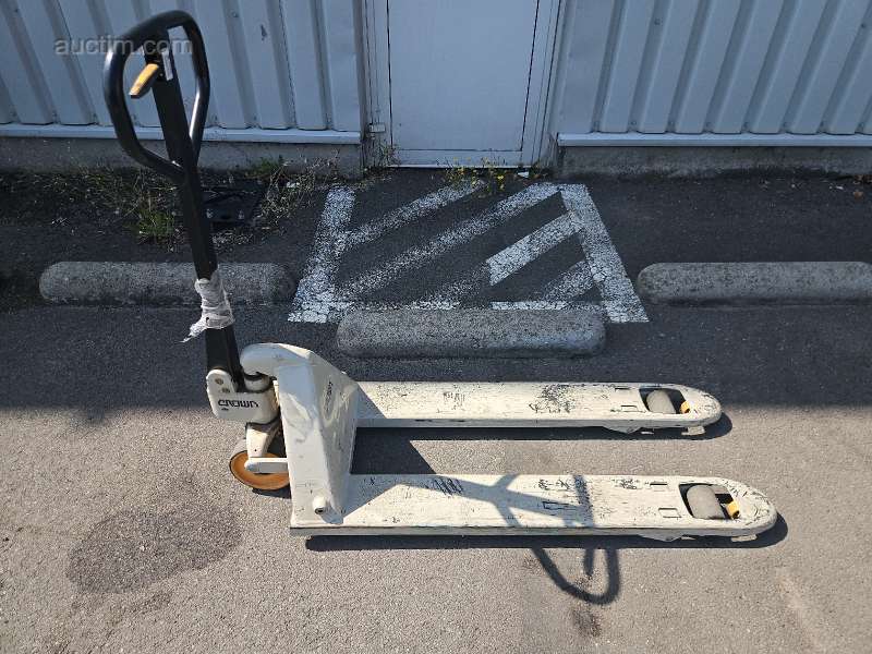 Manual pallet truck Crown PTH-2045