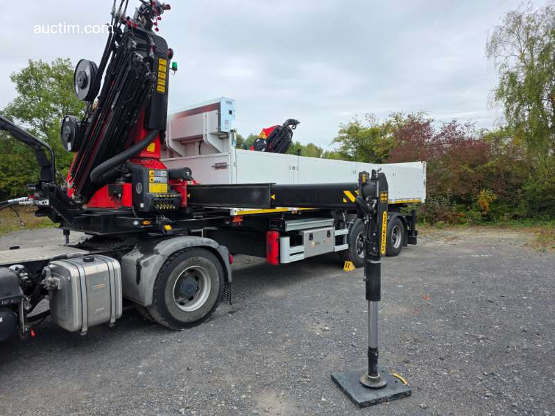 Semi-trailer with crane Semi-trailer with crane INVEPE -...